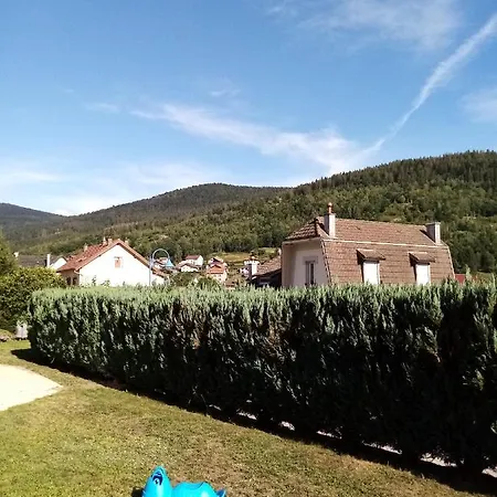 Gite, Sauna, Baignoire A Jets , Babyfoot, Menage Compris , Jardin, Terrasse Holiday home *